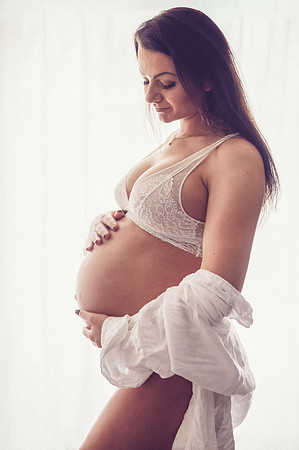Gravidfotografering i mjukt ljus